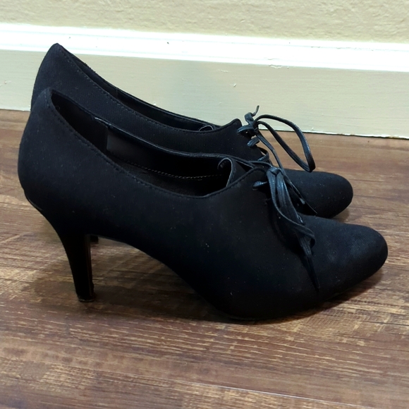 Lace heel ankle booties - Picture 2 of 4